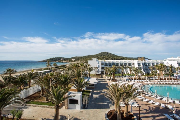 Hotel and pool